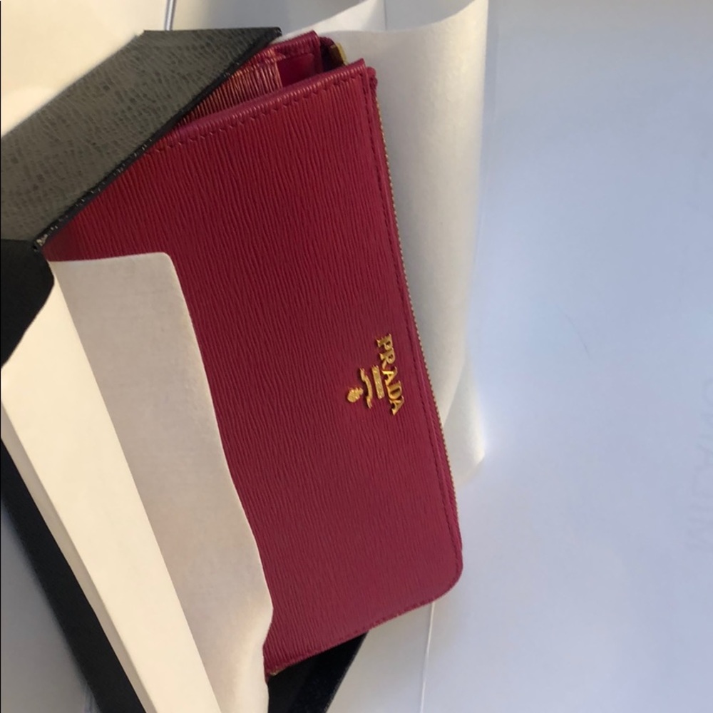 Prada women’s wallet